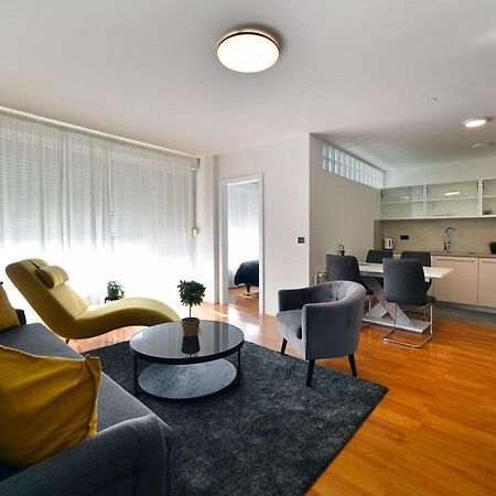 Lavir Apartment With Parking Zagreb Exteriör bild