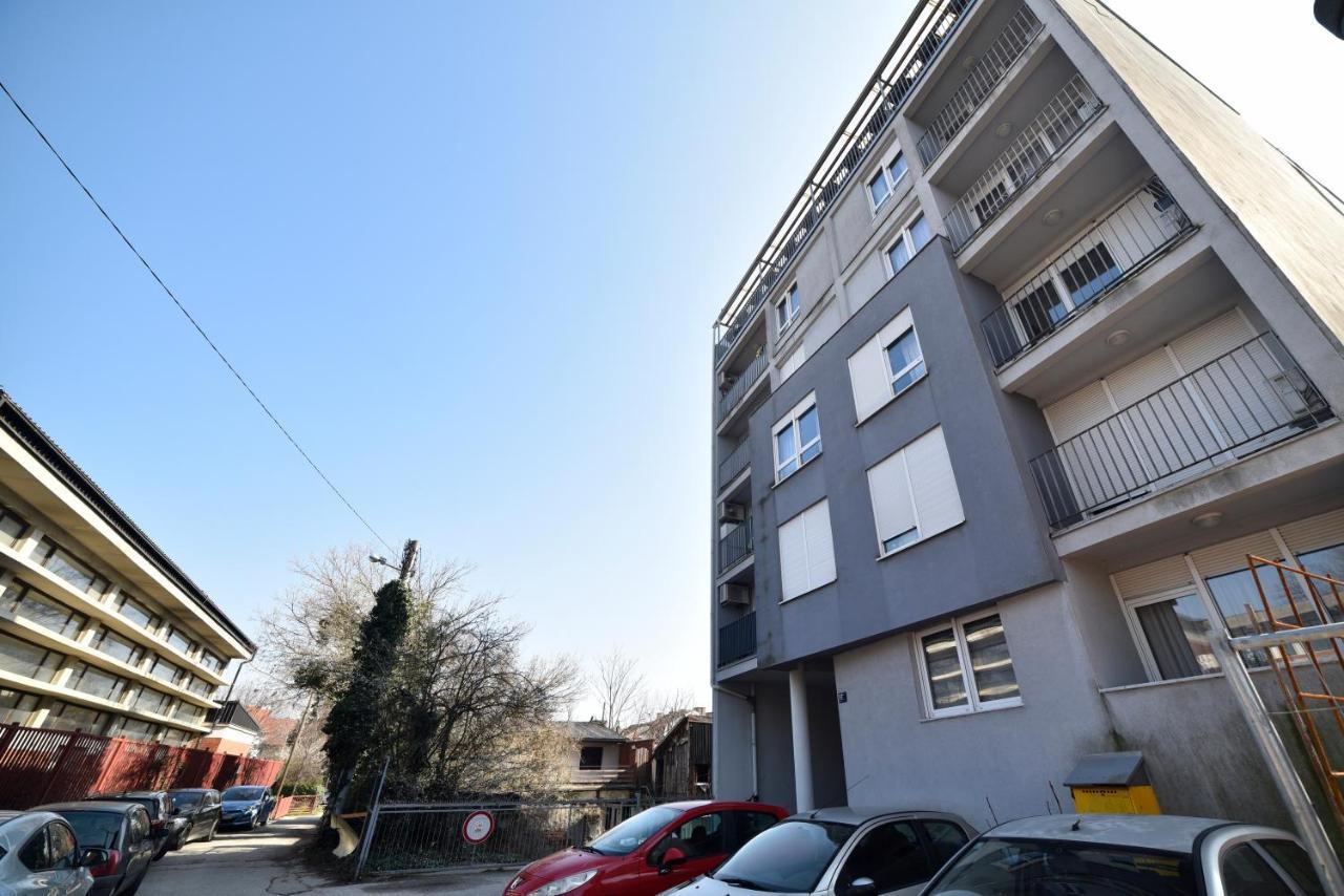 Lavir Apartment With Parking Zagreb Exteriör bild
